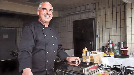 Achim Weil, Koch, Catering-Partyservice in Bergen-Enkheim und Umgebung, Foto: sh, Bergener Zeitung Achim Weil, Koch, Catering-Partyservice in Bergen-Enkheim und Umgebung, Foto: sh, Bergener Zeitung